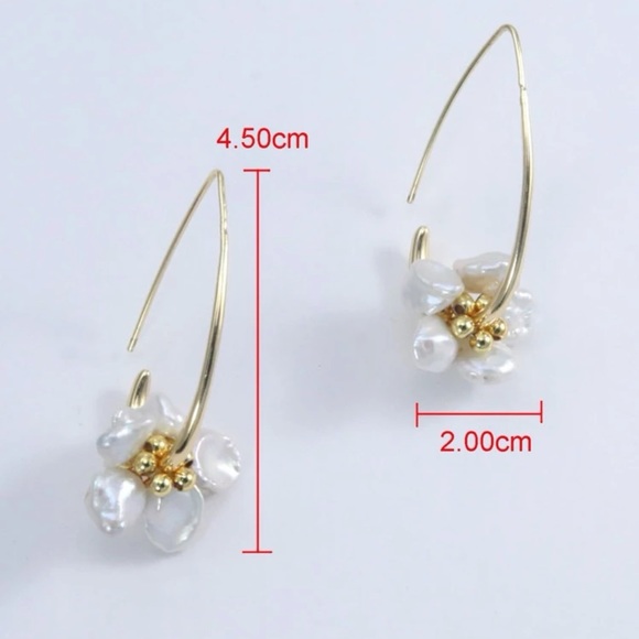 ❤️🆕 Women’s 18K gold-plated Cultured Pearl flower design drop Earrings - Picture 3 of 3